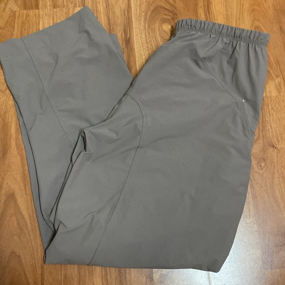 ❤️ Lululemon Lightweight Mid-Rise Barrel Leg Crop Pant Size 4 Taupetastic NWOT